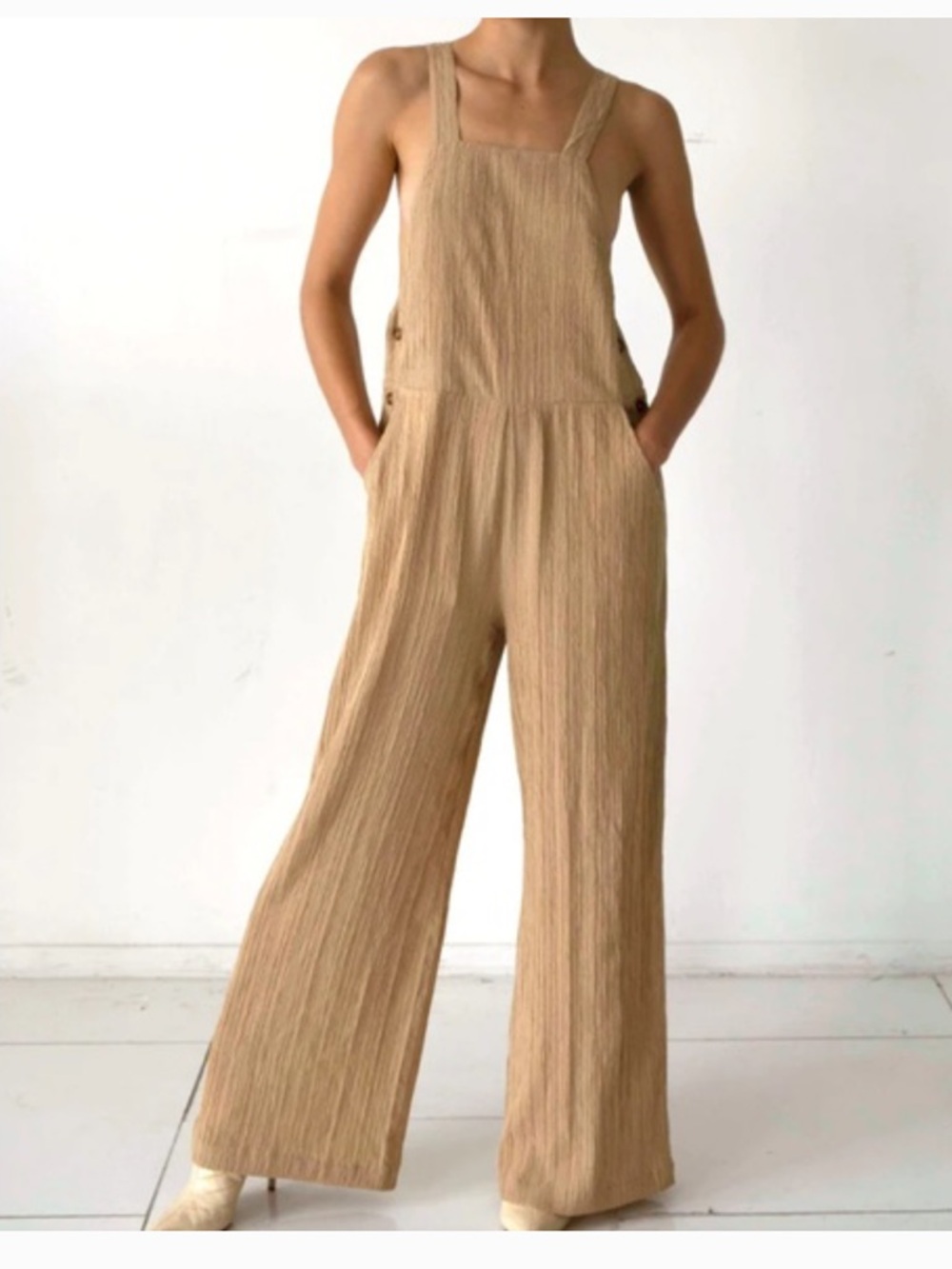 The Rance Woven Ripple Wide-Leg Tan Jumpsuit Women’s Size Medium